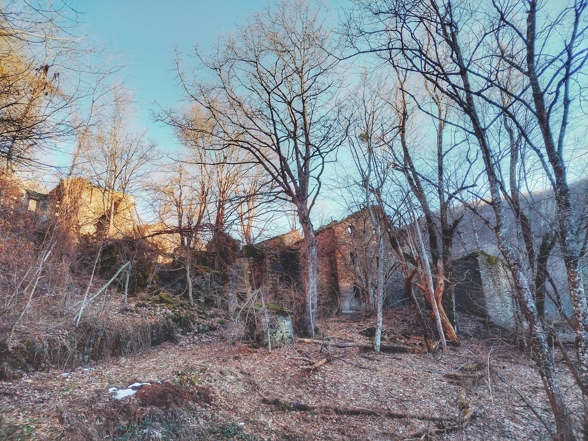 Bardi (PR) - Villaggio fantasma di Lavacchielli (2)