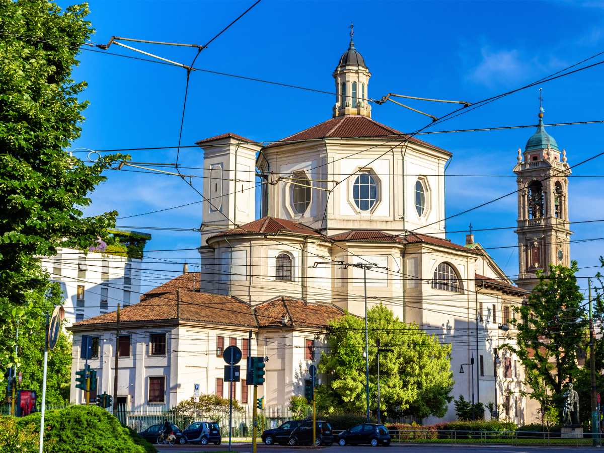 Esterno della Chiesa di San Bernardino alle Ossa