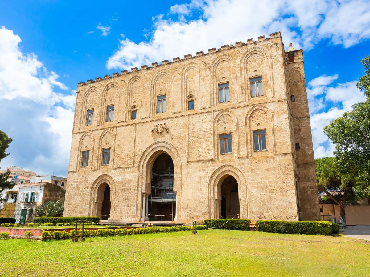 Facciata della Zisa, Palermo