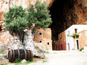 Grotta Mangiapane, Sicilia