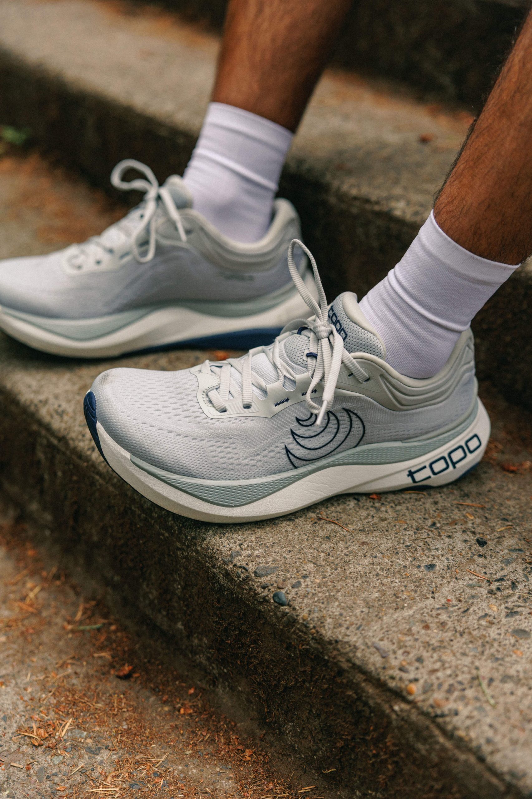 Topo Athletic Aura 2