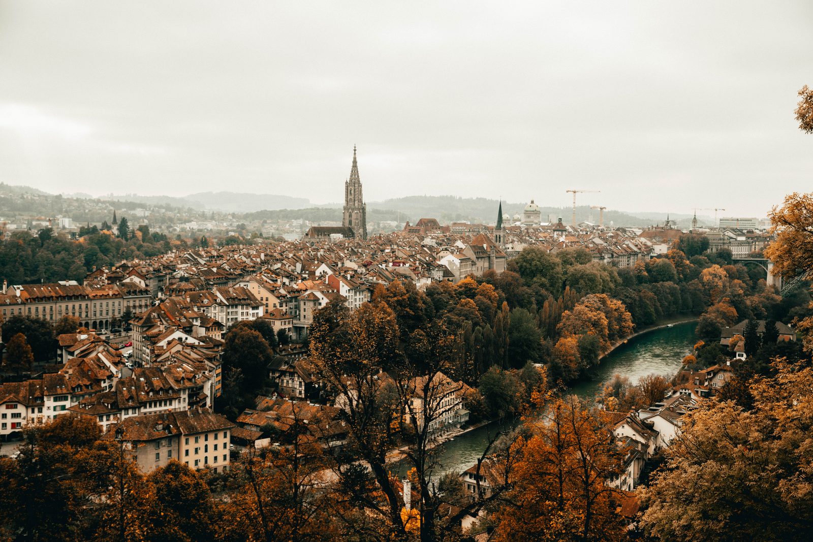 Panorama di Berna vista dal fiume Aare con la città vecchia medievale
