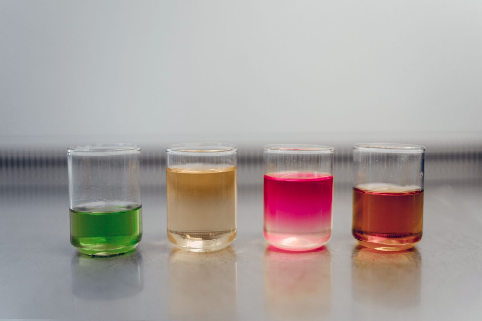 Scala cromatica del colore delle urine per valutare il livello di idratazione